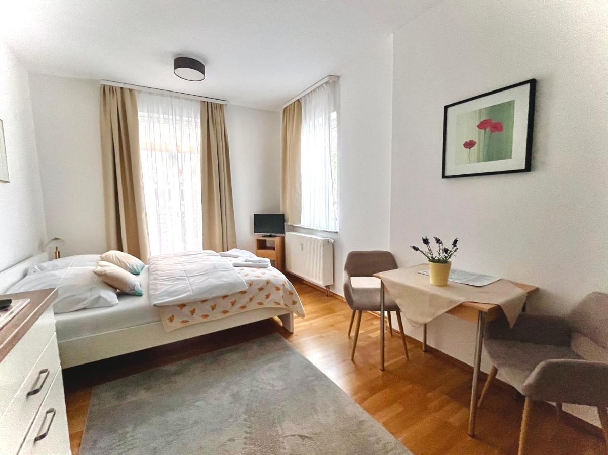 Tokus Apartment *